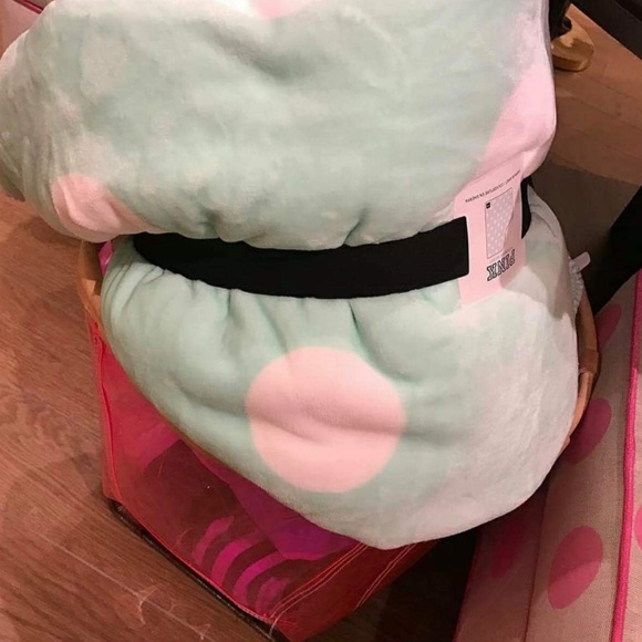 PINK Victoria's Secret Other - Pink Polka dot sherpa blanket new Release